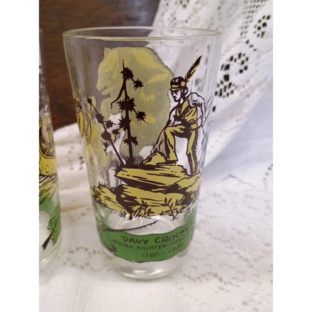 Vintage Davy Crockett Glass Set Indian Fighter Hero of Alamo Bear Canoe 2pc